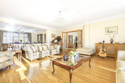 6 bedroom detached house to rent, Broad Walk, Winchmore Hill, London, N21
