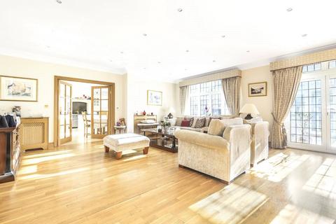 6 bedroom detached house to rent, Broad Walk, Winchmore Hill, London, N21