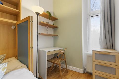 Studio to rent, West Cromwell Road, Earls Court, London, SW5