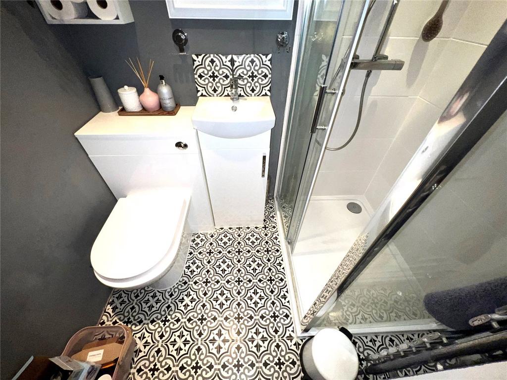 En Suite Shower Room