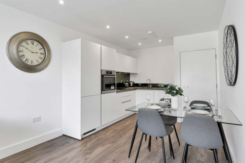 2 bedroom apartment for sale, Kempton House, High St, Staines, TW18