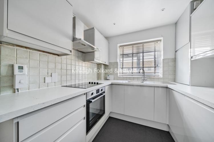 Embassy Gardens Beckenham BR3 2 bed apartment £1,700 pcm (£392 pw)