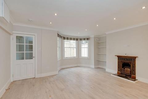 Warwick Avenue, Little Venice, W9