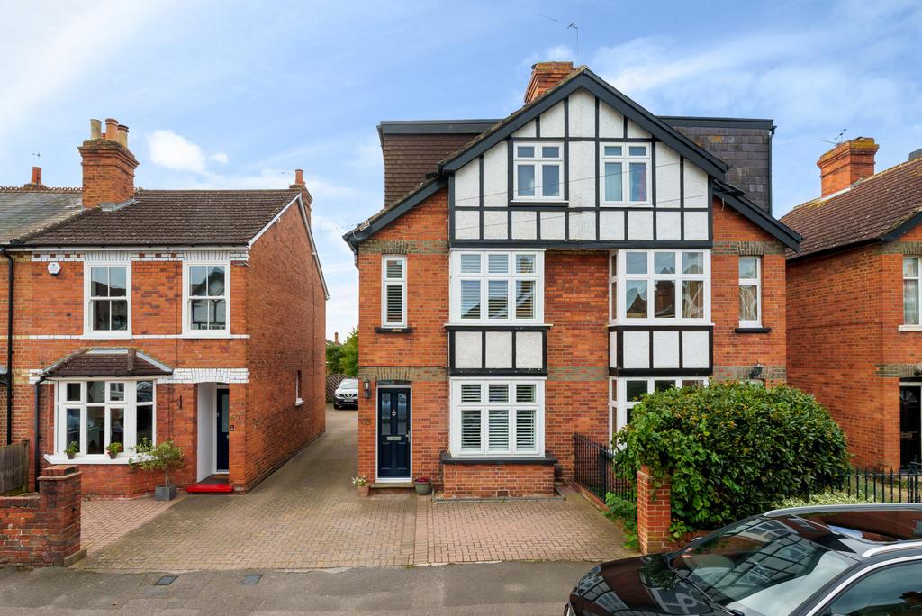 Abbey Road, Chertsey, KT16 4 bed semidetached house for sale £650,000