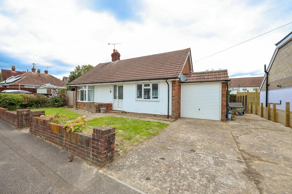 Adur Road, Burgess Hill, RH15 2 bed detached bungalow £375,000