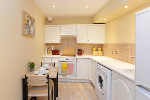 17/13 Johns Place, Edinburgh, EH6 7EN