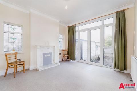 8 Mcintosh Close, Romford, RM1 4JH