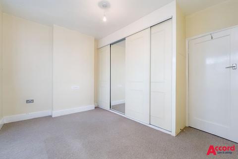 8 Mcintosh Close, Romford, RM1 4JH