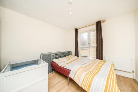 2 bedroom flat to rent, Cumberland House, 5 Wesley Avenue, London, E16