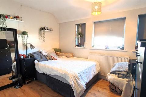 9 Grove Crescent, Feltham, TW13 6NB