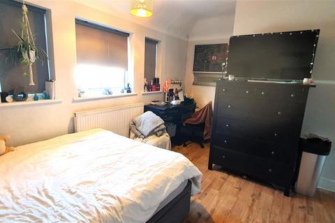 9 Grove Crescent, Feltham, TW13 6NB