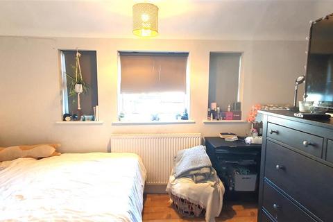 9 Grove Crescent, Feltham, TW13 6NB