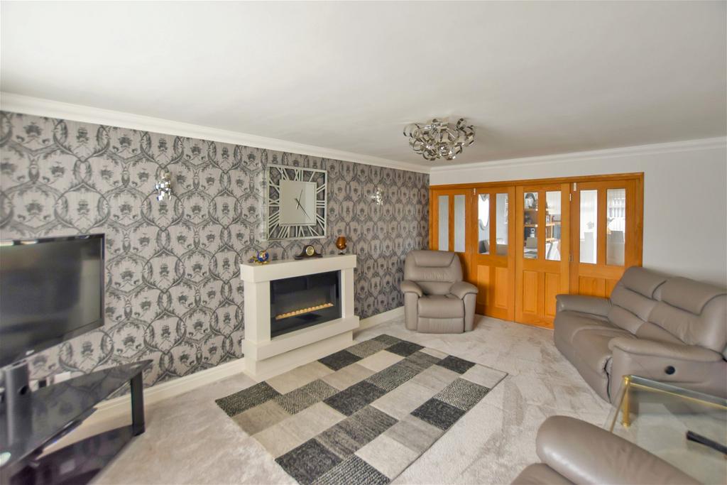 Lunts Heath Road, Farnworth, Widnes 6 bed detached house £650,000