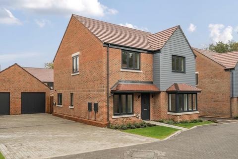 4 bedroom detached house to rent - Ottershaw, Chertsey