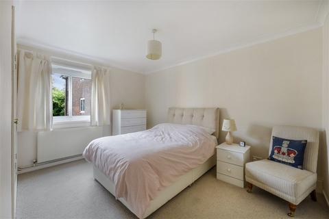 2 bedroom flat for sale, Somers Close, Reigate RH2