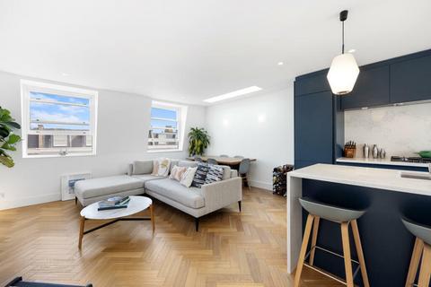 3 bedroom apartment to rent, Waldemar Avenue, London, SW6
