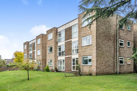 2 Woodstock Gardens, Beckenham, BR3 5BE