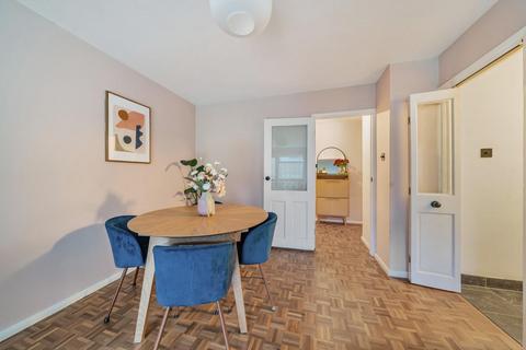 2 Woodstock Gardens, Beckenham, BR3 5BE