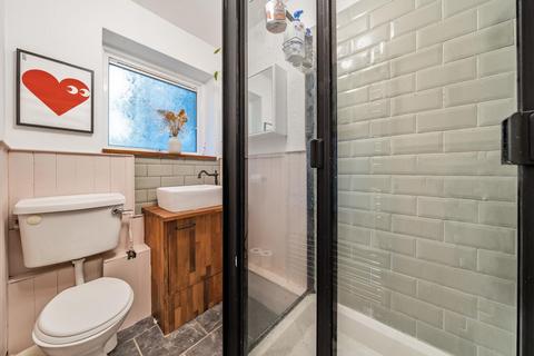 2 Woodstock Gardens, Beckenham, BR3 5BE