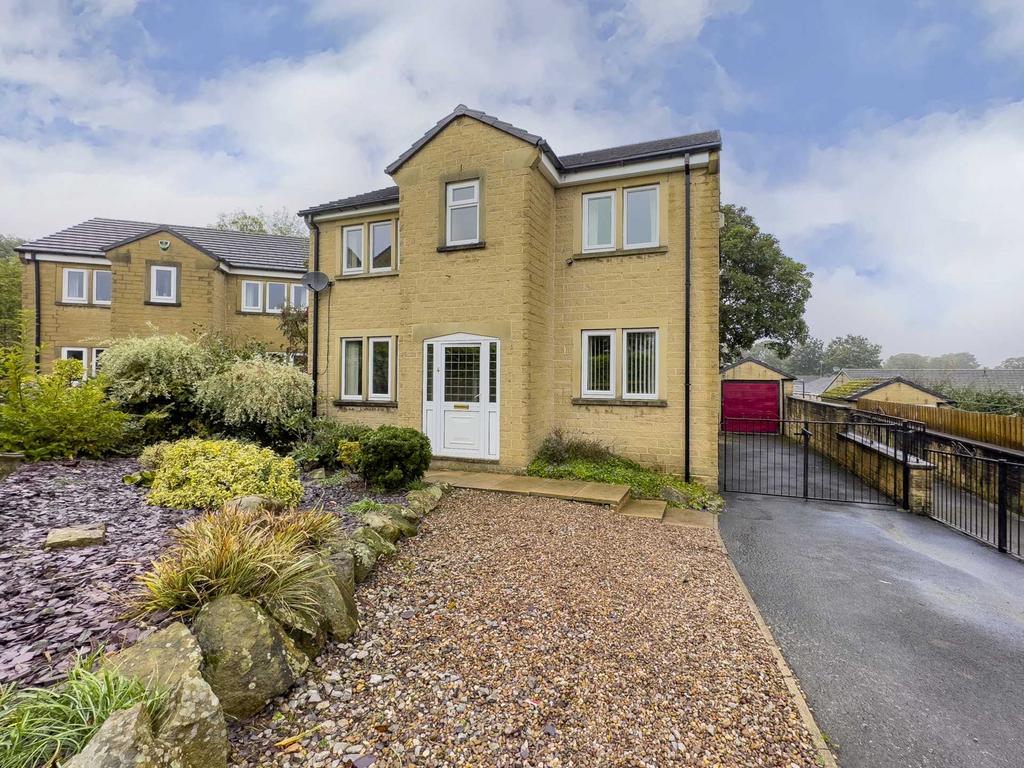 Hall Park Avenue, Liversedge 4 bed detached house for sale £330,000