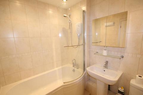 1 bedroom flat to rent, St Andrews Court, Upton Park, Slough