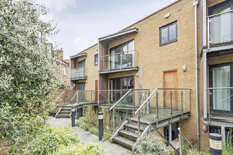 7 Salisbury Mews, London, SW6 7DS