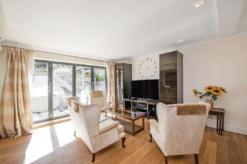 7 Salisbury Mews, London, SW6 7DS