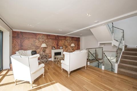7 Salisbury Mews, London, SW6 7DS