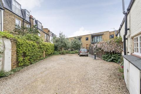 7 Salisbury Mews, London, SW6 7DS