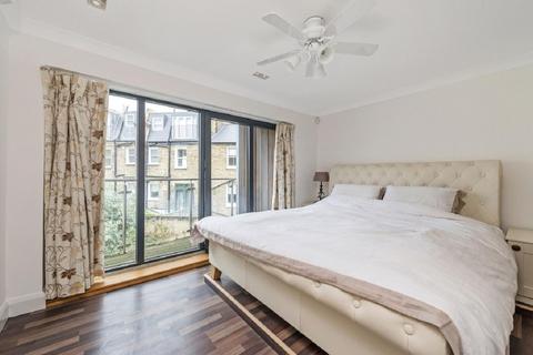 7 Salisbury Mews, London, SW6 7DS