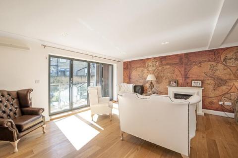 7 Salisbury Mews, London, SW6 7DS