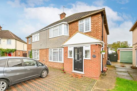 4 bedroom semi-detached house to rent - Raymond Road, Slough, SL3