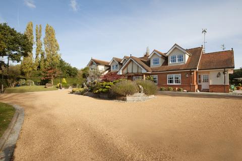 4 bedroom detached house for sale, De Beauvoir Chase, Downham, Billericay