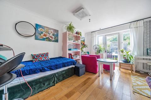 15 Doris Ashby Close, Perivale, Greenford, UB6 7FD