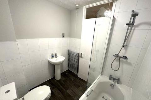 16 Blythfield, Burton-on-trent, DE14 1TU