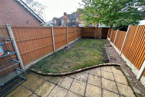 16 Blythfield, Burton-on-trent, DE14 1TU