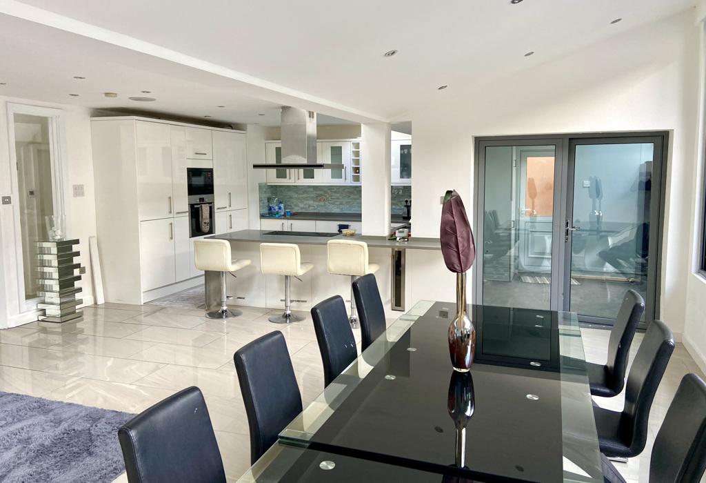 Hartfield Crescent, West Wickham, Kent 4 bed detached house £3,000