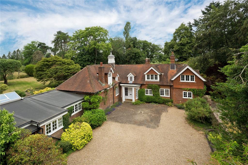 Sands Road, The Sands, Farnham... 4 bed detached house £4,000 pcm (£