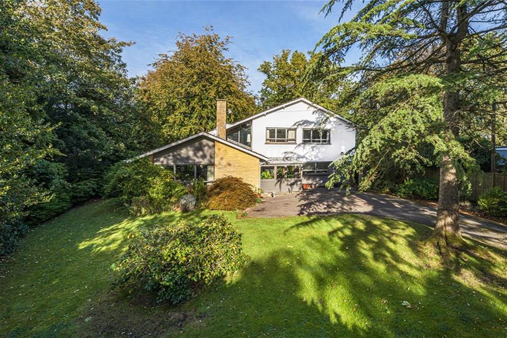 Fryern Road, Storrington, West Sussex, RH20 4 bed detached house for