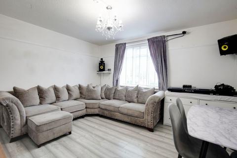 1 bedroom flat for sale, Hilldene Avenue, Romford