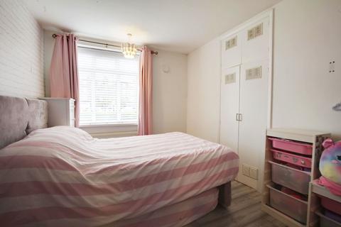 1 bedroom flat for sale, Hilldene Avenue, Romford