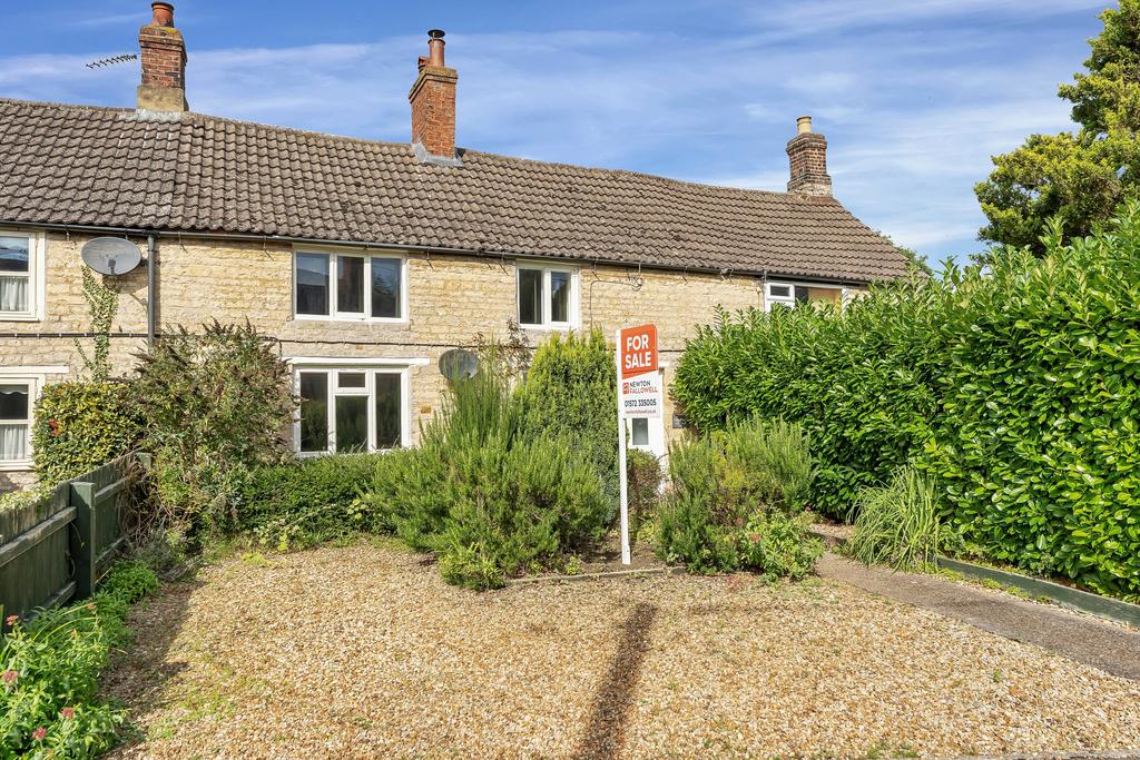 The Leas, Cottesmore 2 bed terraced house for sale £230,000