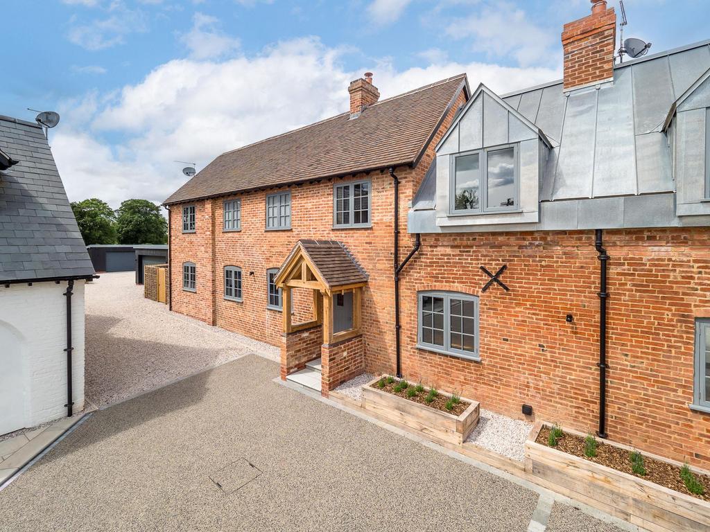Charlecote, Wellesbourne, Warwickshire, CV35 4 bed barn conversion for