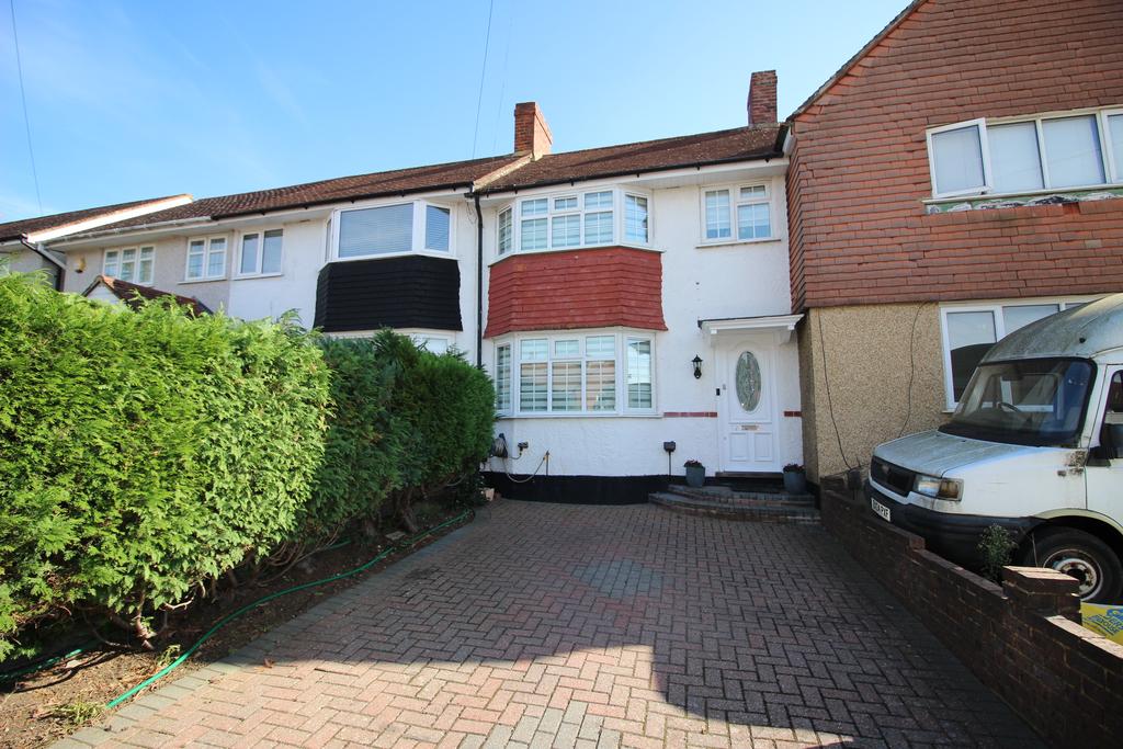 St. Philips Avenue, Worcester Park KT4 3 bed terraced house for sale