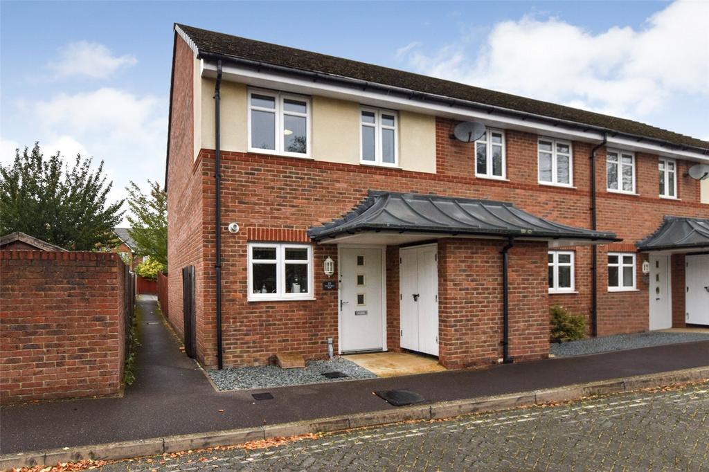 Duxford Way, Hampshire GU14 2 bed end of terrace house for sale £355,000