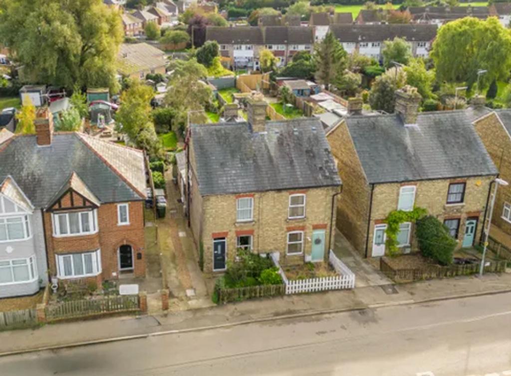 Field Road, Ramsey, Cambridgeshire. 3 bed semidetached house for sale