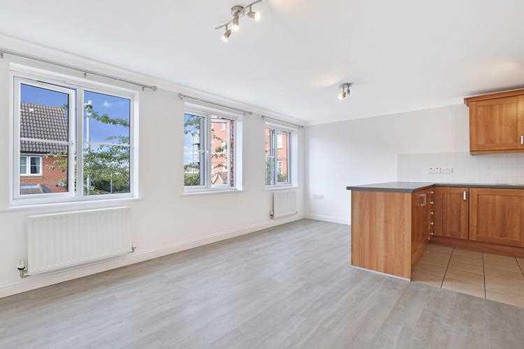 Apartment in Dagenham - View 2