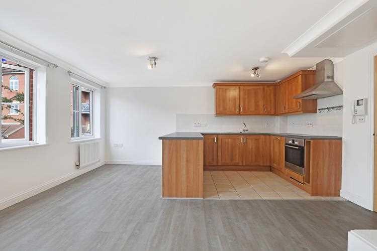 Apartment in Dagenham - View 3