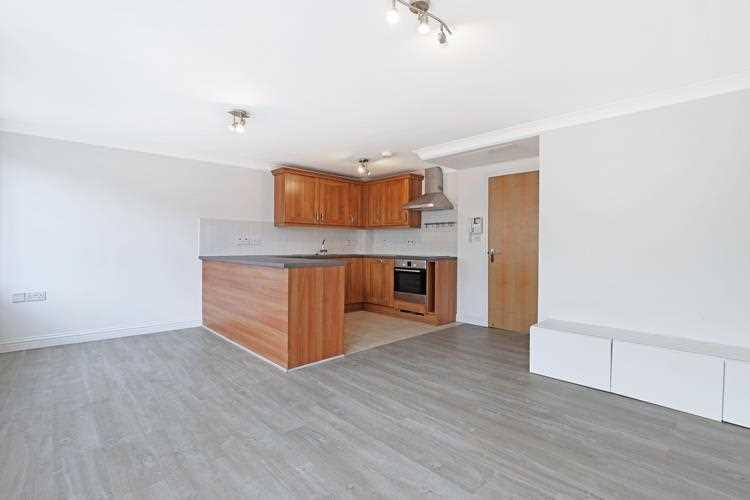 Apartment in Dagenham - View 4
