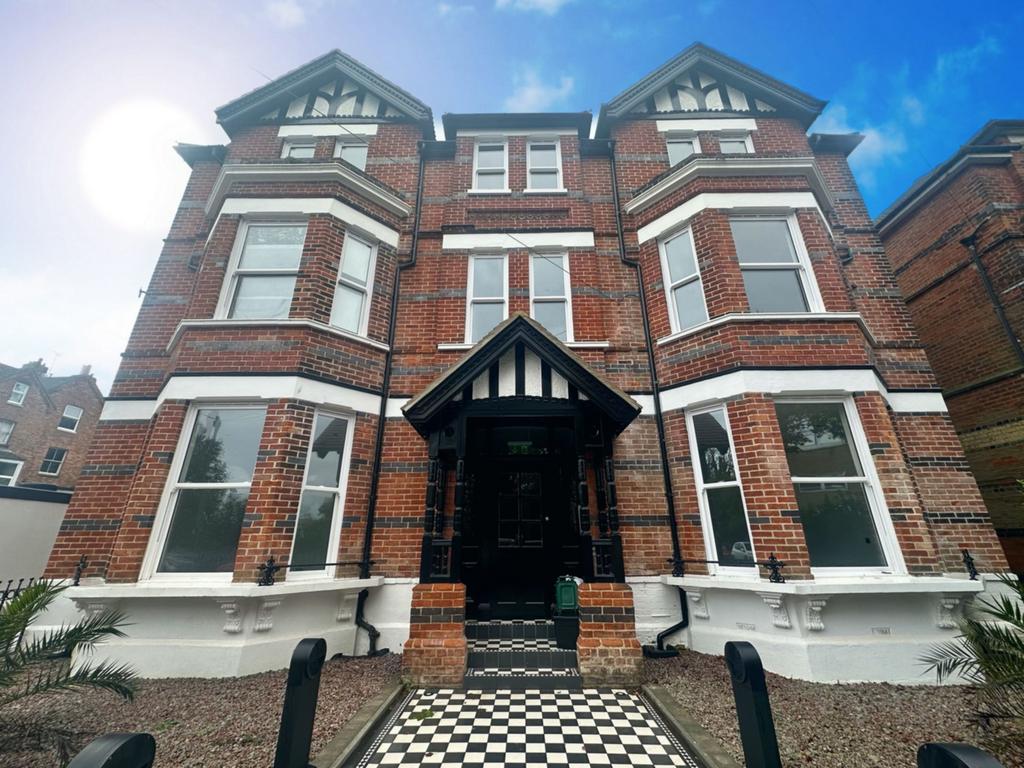 Trinity Road, Folkestone, CT20 2 bed apartment to rent £1,550 pcm (£358 pw)